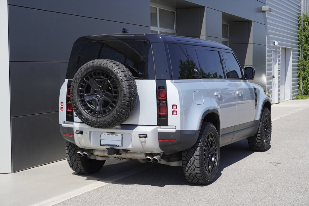 Used 2024 Land Rover Defender 110 SE AWD/4WD image 2