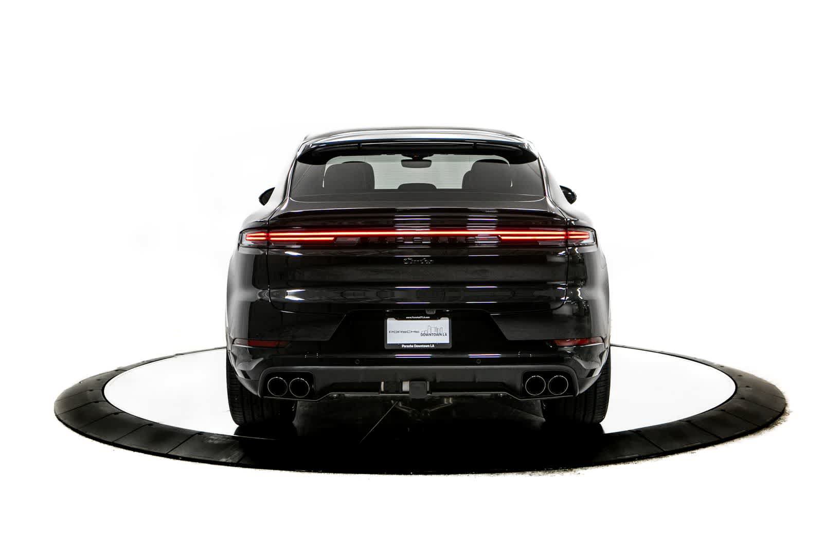 Certified 2025 Porsche Cayenne Turbo AWD/4WD image 6