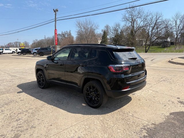 Used 2022 Jeep Compass Latitude w/ Convenience Group AWD/4WD image 6