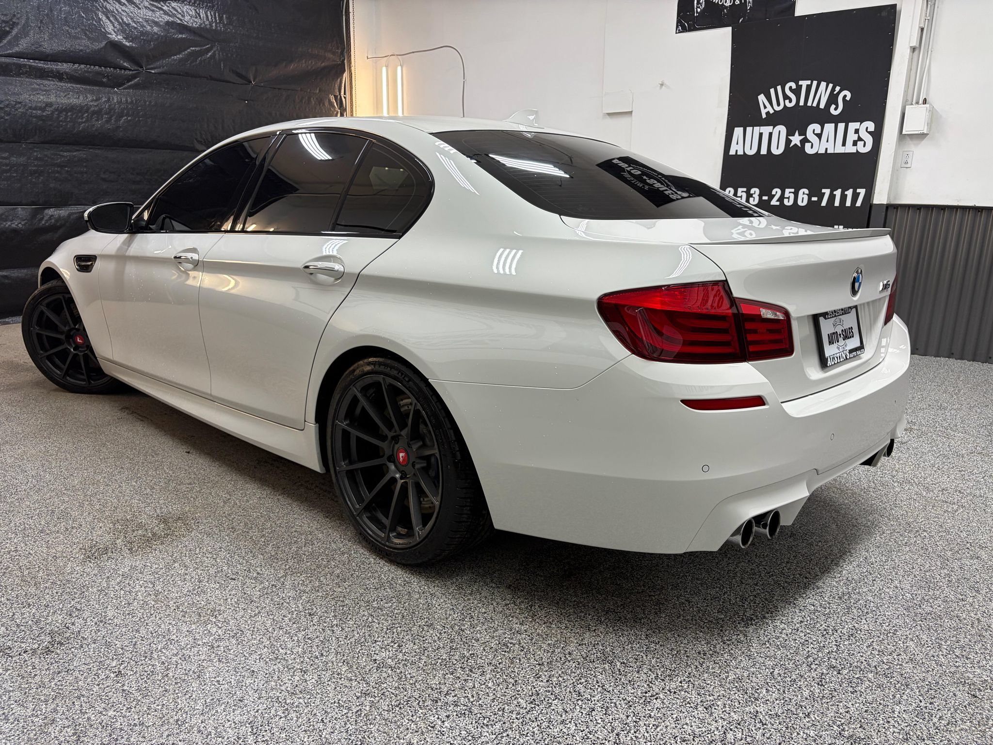 Used 2013 BMW M5 w/ Executive Pkg RWD image 8