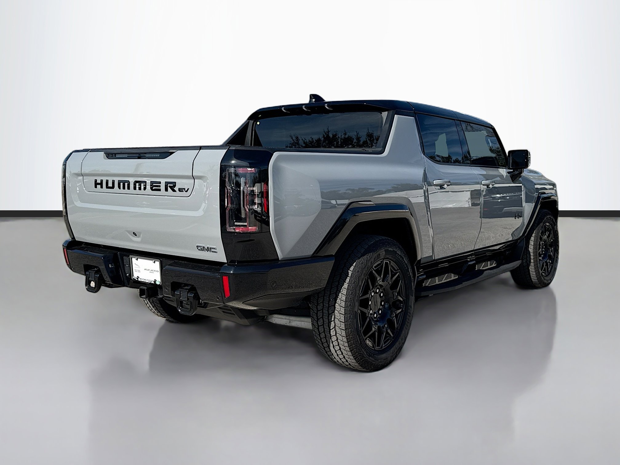 Used 2025 GMC Hummer EV 2X w/ LPO, Dark Essentials Package image 5