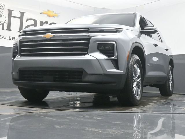 Used 2025 Chevrolet Traverse LT image 4