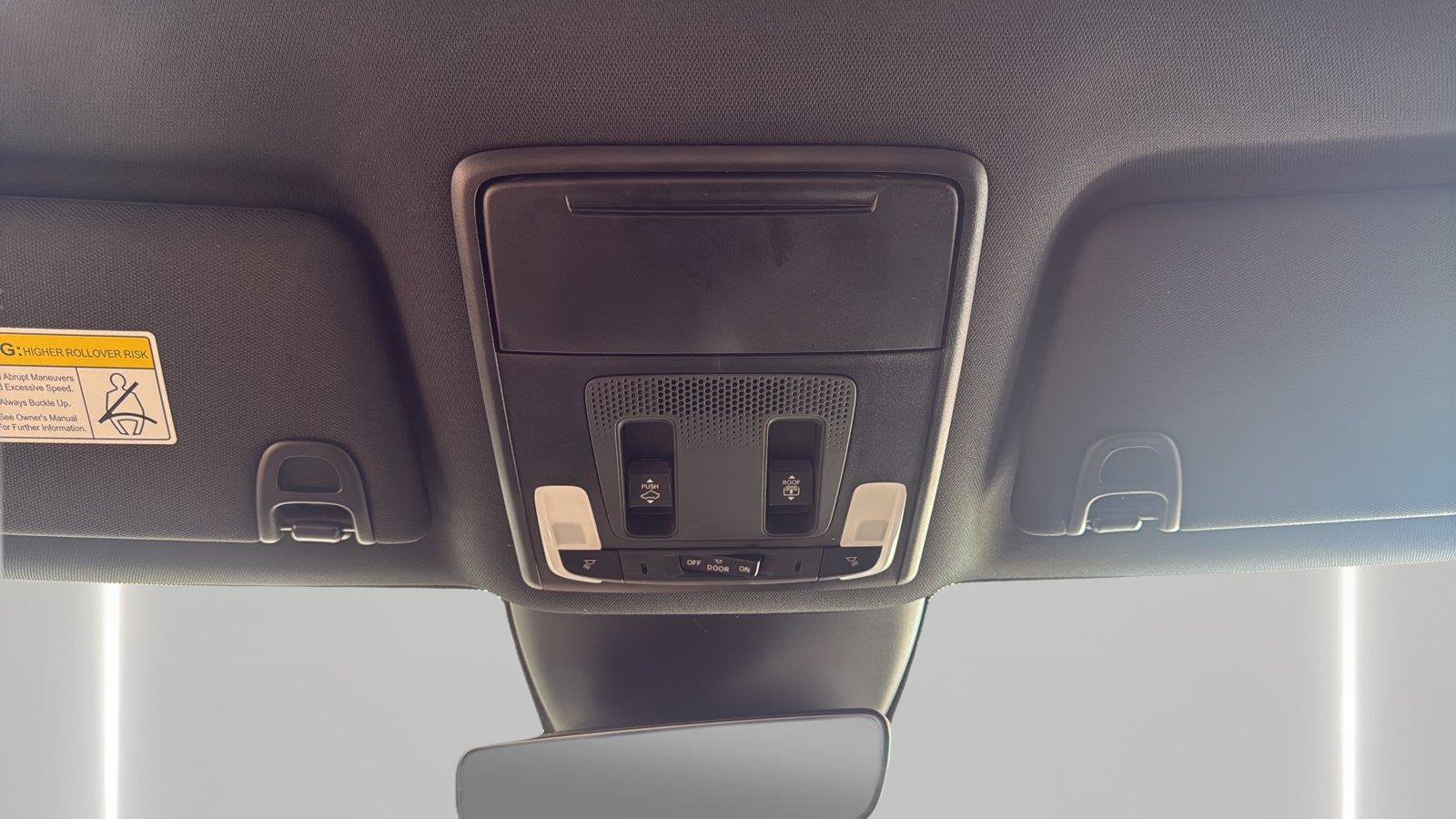 Used 2025 Honda Pilot TrailSport image 27