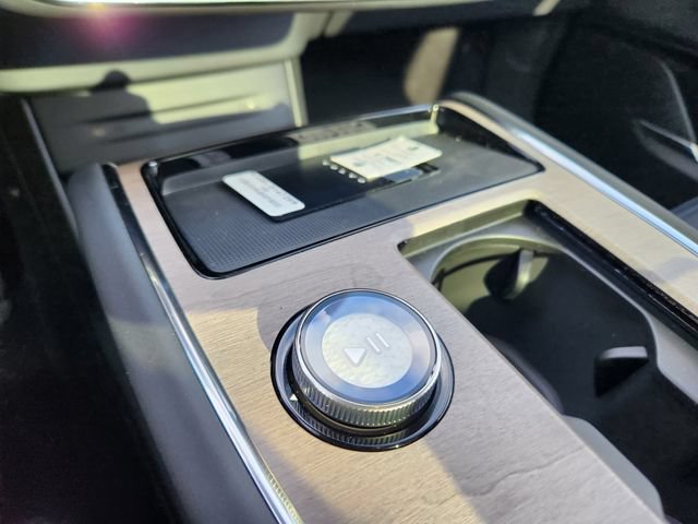 New 2025 Volvo EX90 Plus w/ Protection Package Premier AWD/4WD image 23