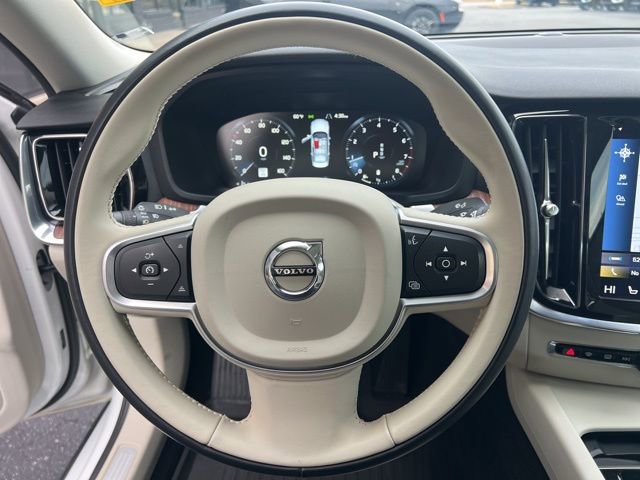 Used 2022 Volvo S60 B5 Momentum w/ Premium Package image 8