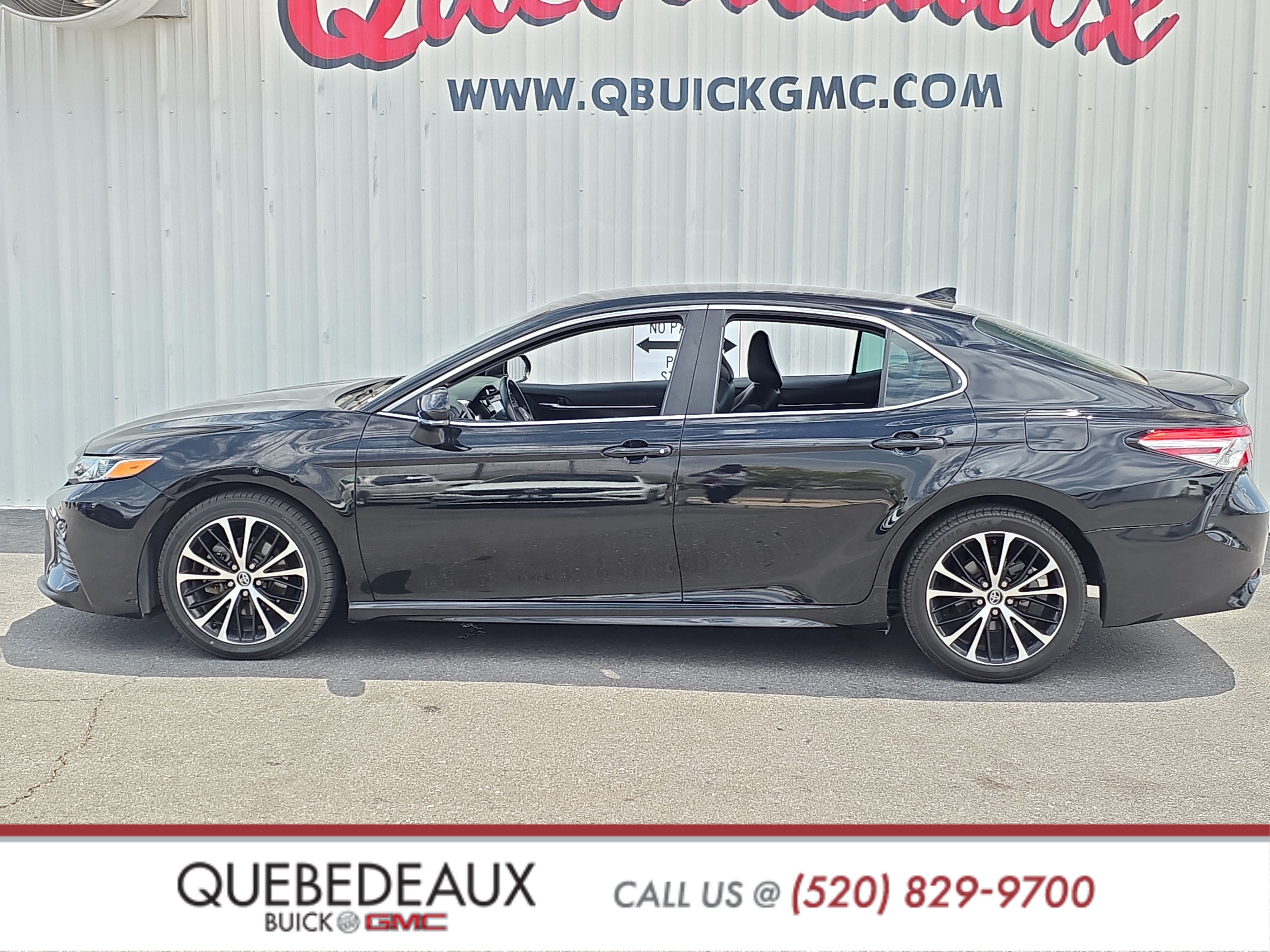 Used 2020 Toyota Camry SE w/ Convenience Package FWD image 4