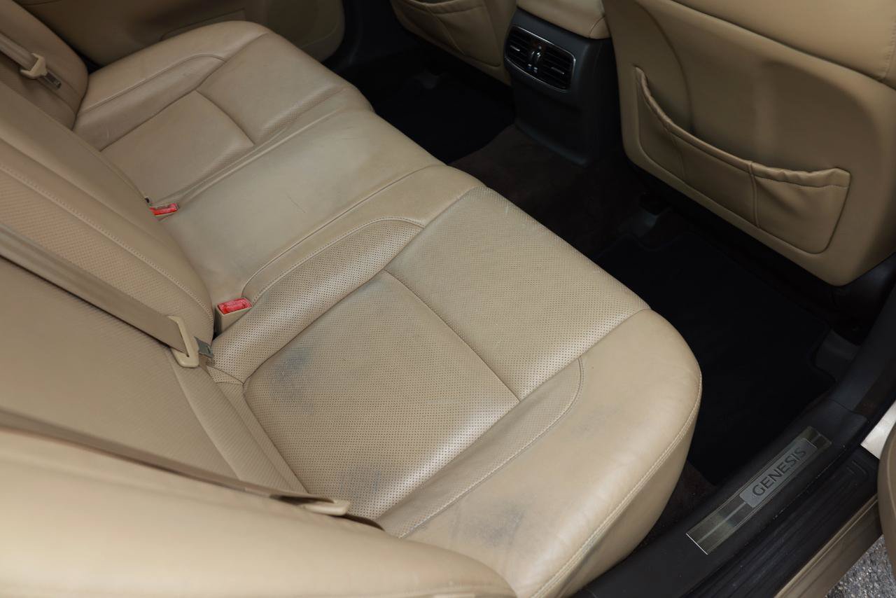 Used 2011 Hyundai Genesis 3.8 RWD image 12