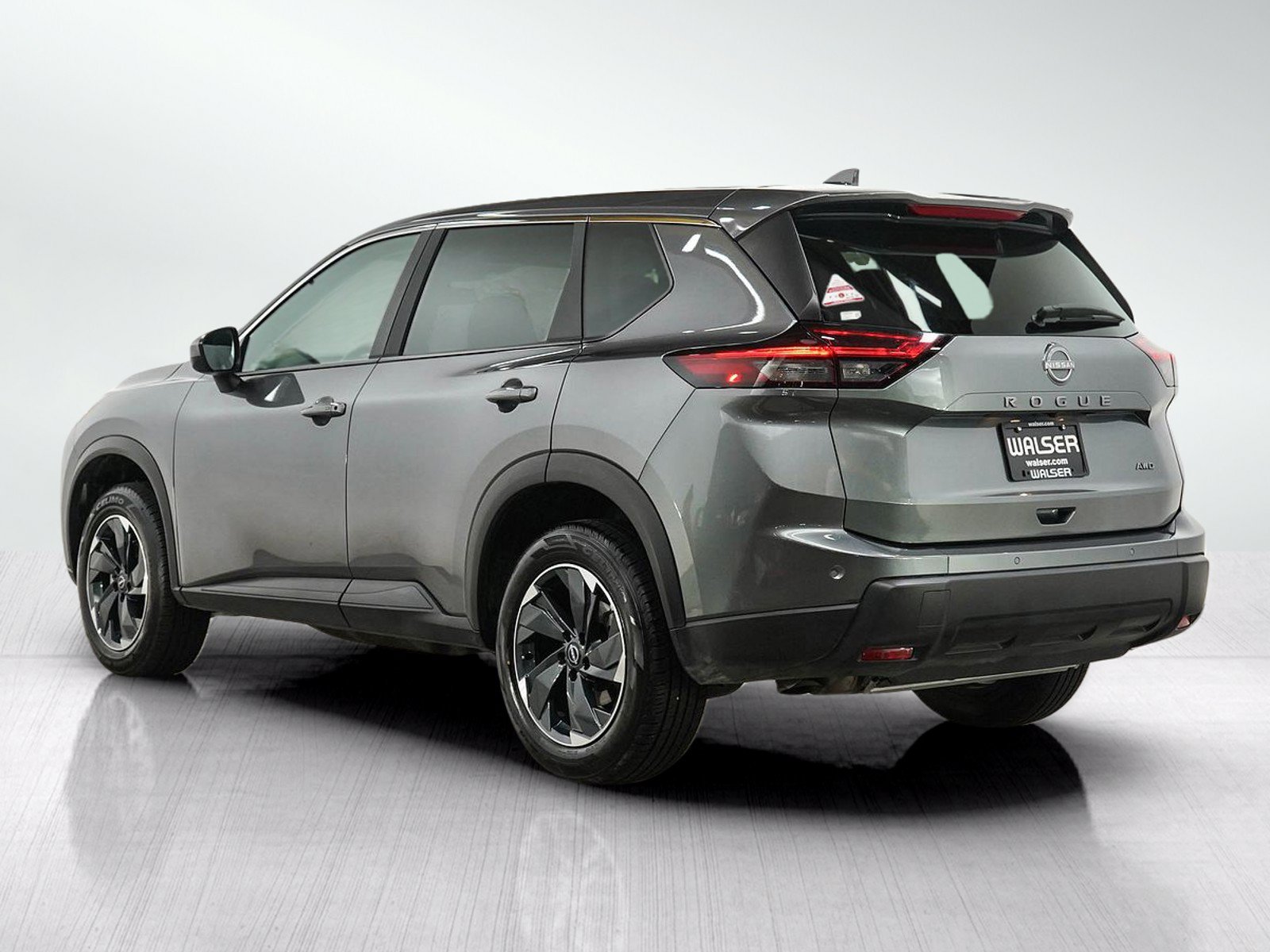 Used 2026 Nissan Rogue SV AWD/4WD image 3