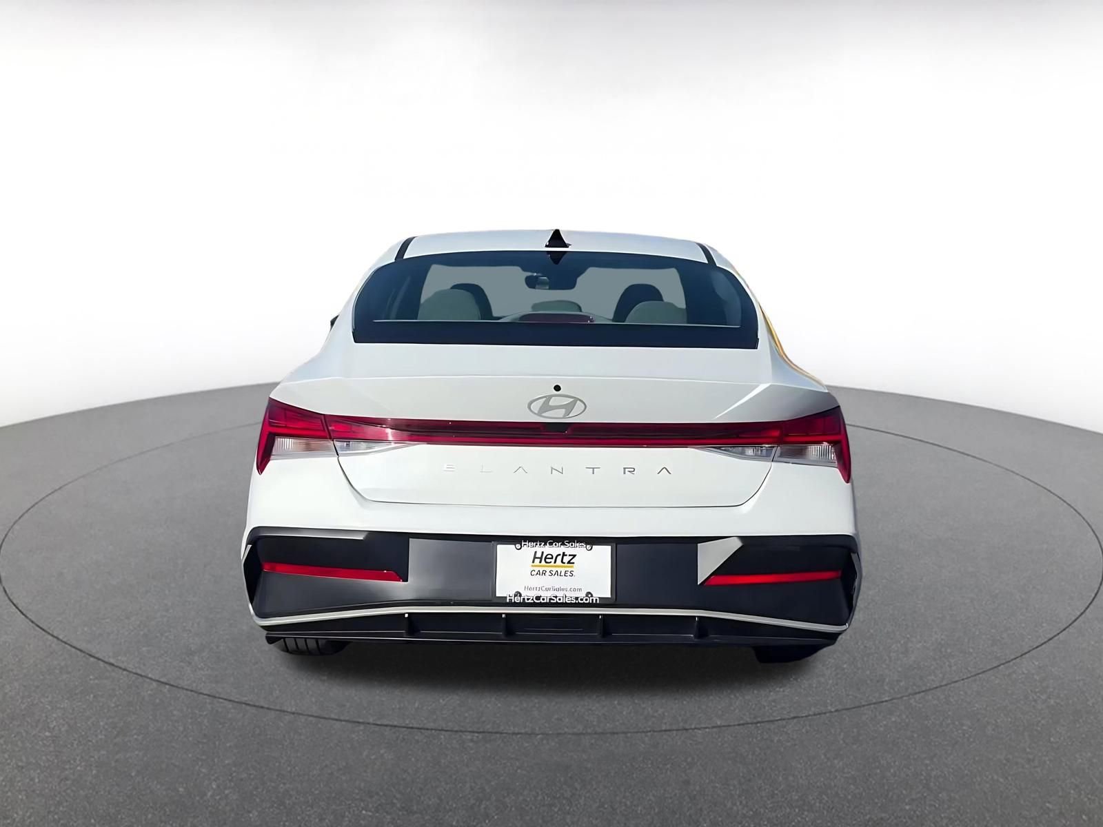 Used 2025 Hyundai Elantra SEL image 12