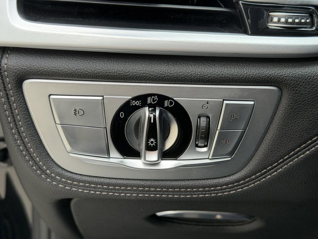 Used 2019 BMW 740i xDrive w/ M Sport Package image 31