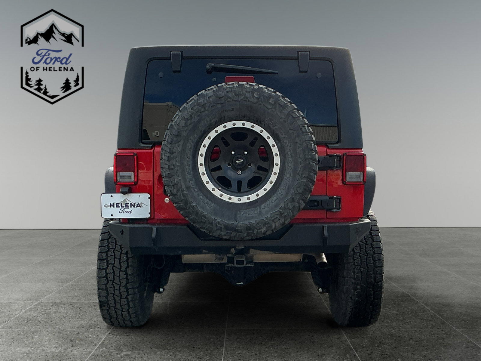 Used 2018 Jeep Wrangler Unlimited Sahara w/ Connectivity Group image 4