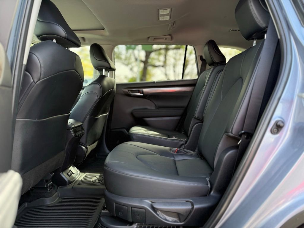 Used 2023 Toyota Highlander Limited image 16
