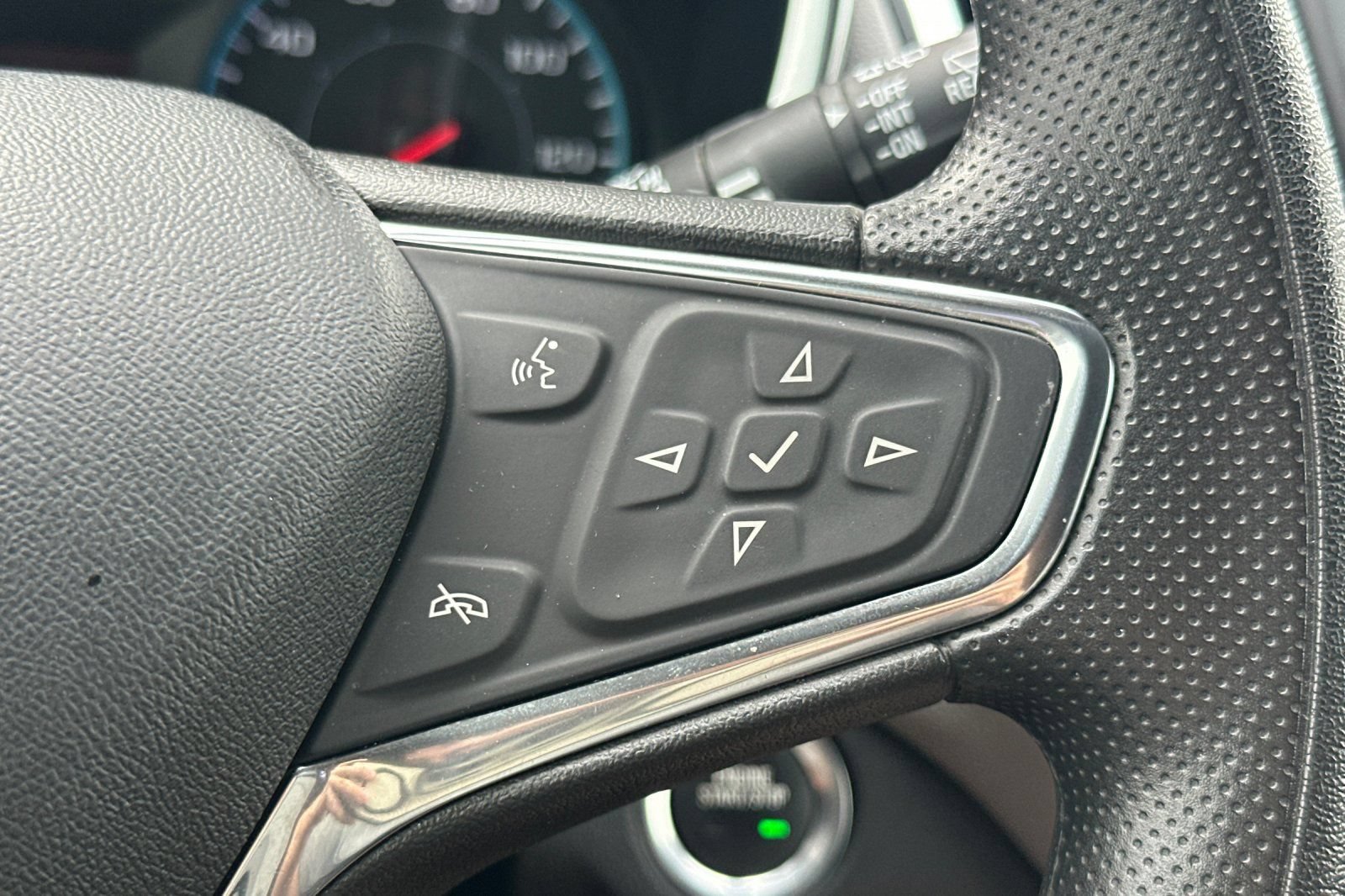 Used 2020 Chevrolet Equinox LS FWD image 36