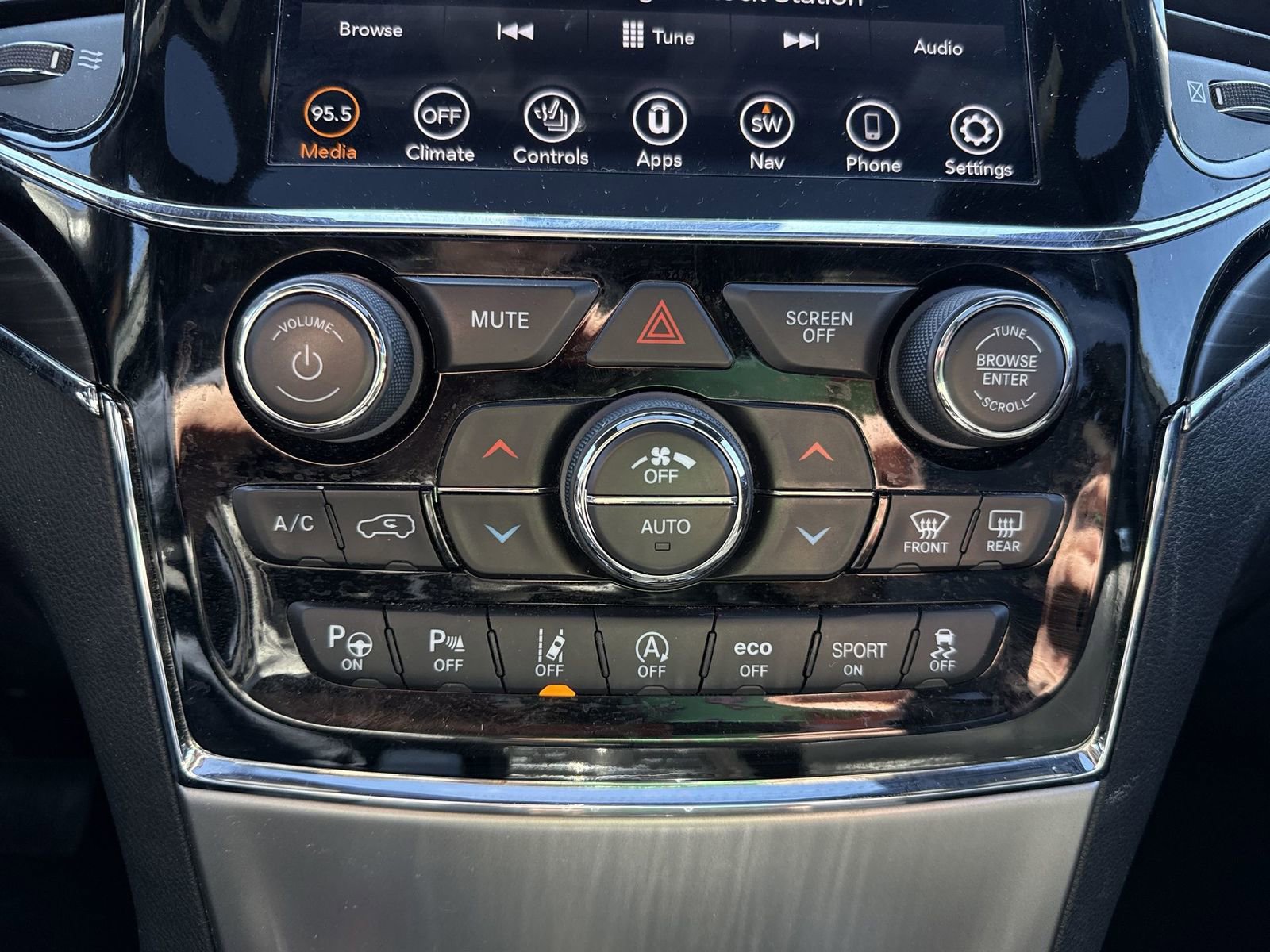 Used 2021 Jeep Grand Cherokee Limited image 18