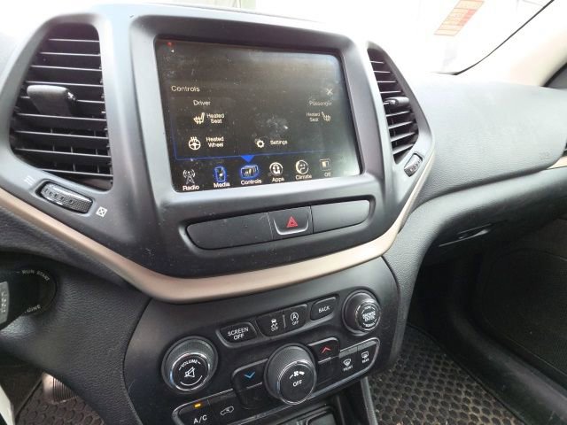 Used 2015 Jeep Cherokee Latitude w/ Cold Weather Group AWD/4WD image 5