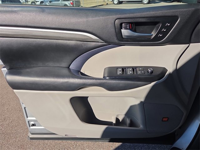 Used 2019 Toyota Highlander Limited Platinum image 18