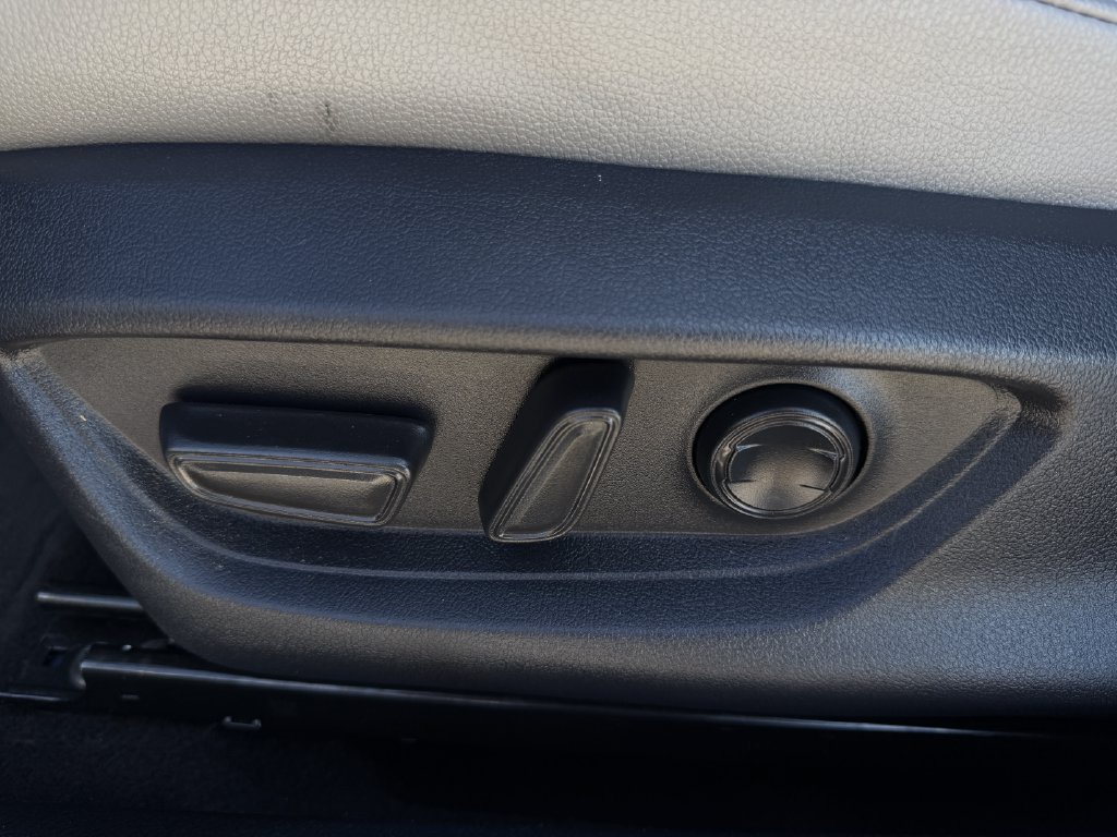 Used 2025 Toyota Camry SE FWD image 26