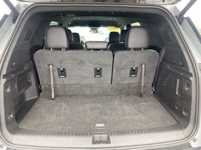 Used 2025 Chevrolet Traverse LT image 23