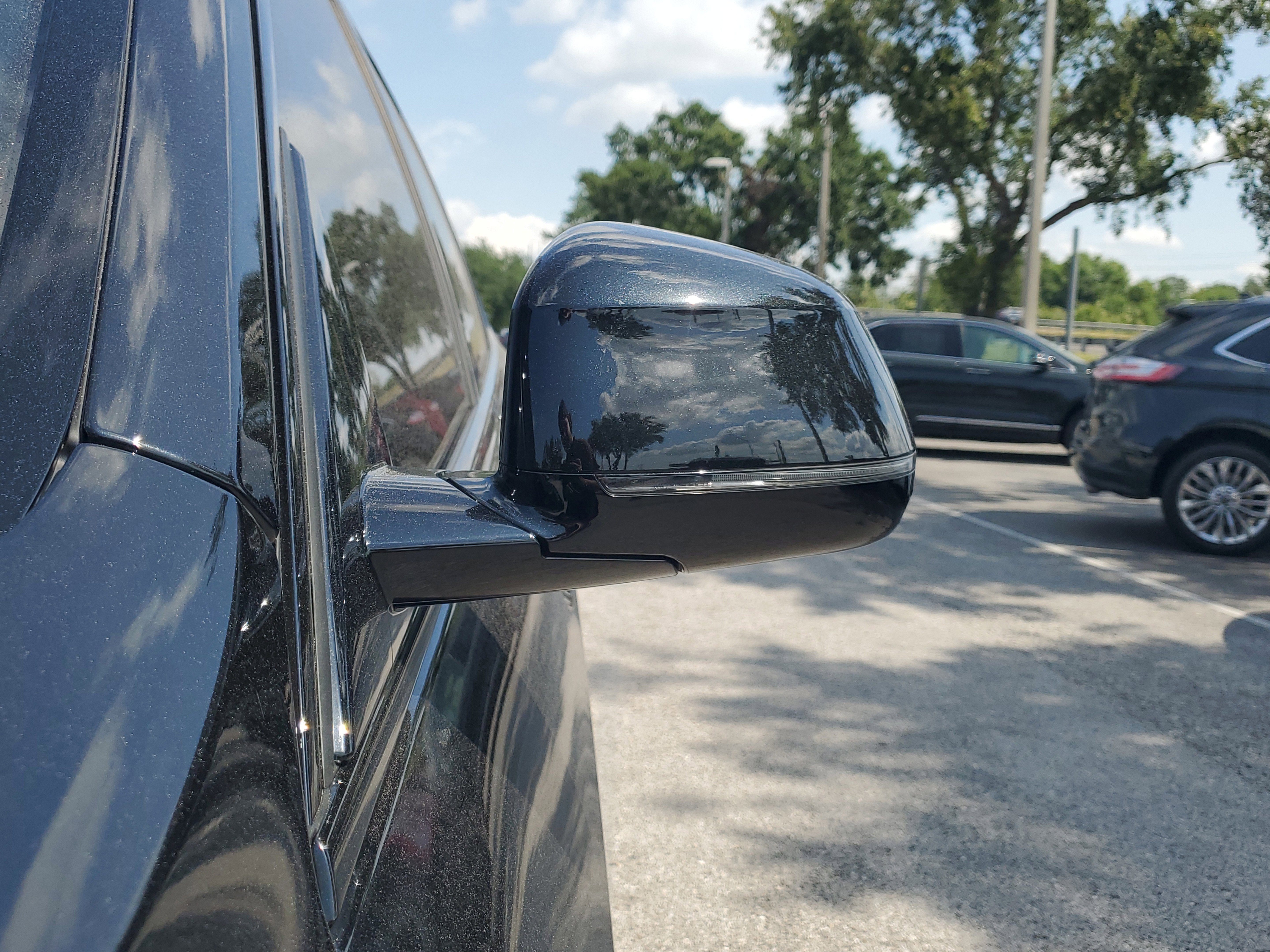 Used 2025 BMW X7 xDrive40i w/ M Sport Package image 4