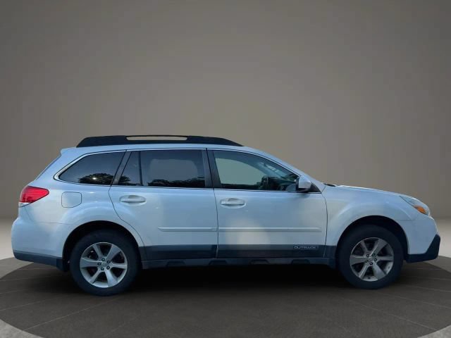 Used 2013 Subaru Outback 3.6R Limited w/ Moonroof Pkg AWD/4WD image 4