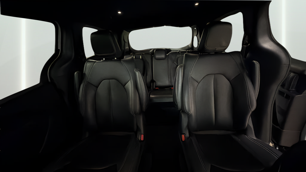 Used 2024 Chrysler Pacifica Limited FWD image 24
