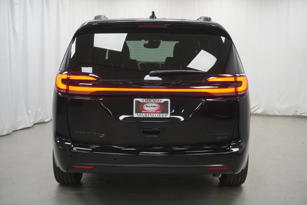 New 2027 Chrysler Pacifica Limited AWD/4WD image 10