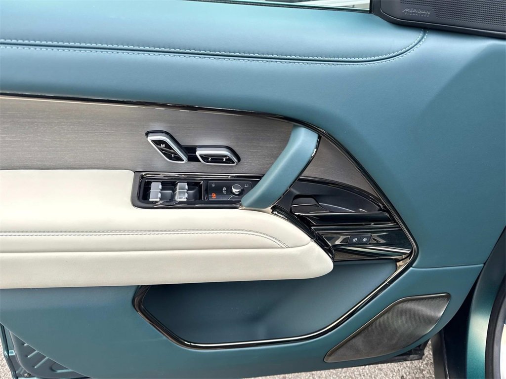New 2025 Land Rover Range Rover SV image 21