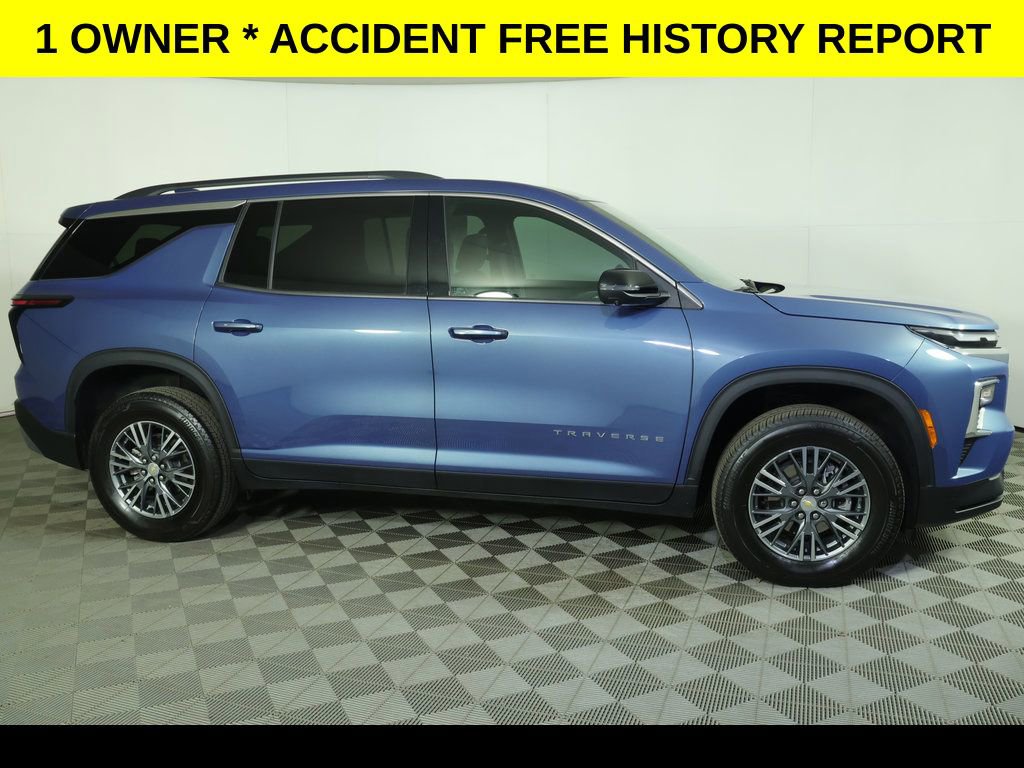 Used 2024 Chevrolet Traverse LT FWD image 2