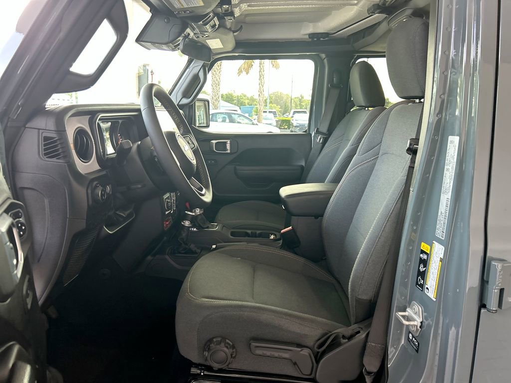Used 2024 Jeep Gladiator Sport AWD/4WD image 10