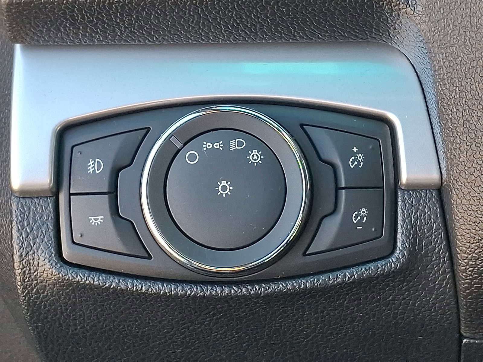 Used 2016 Ford Explorer XLT w/ Equipment Group 202A image 25