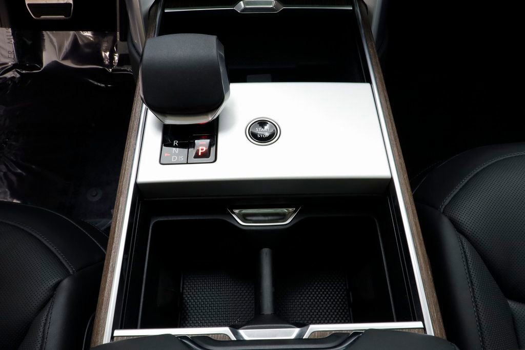 New 2025 Land Rover Range Rover SE image 14