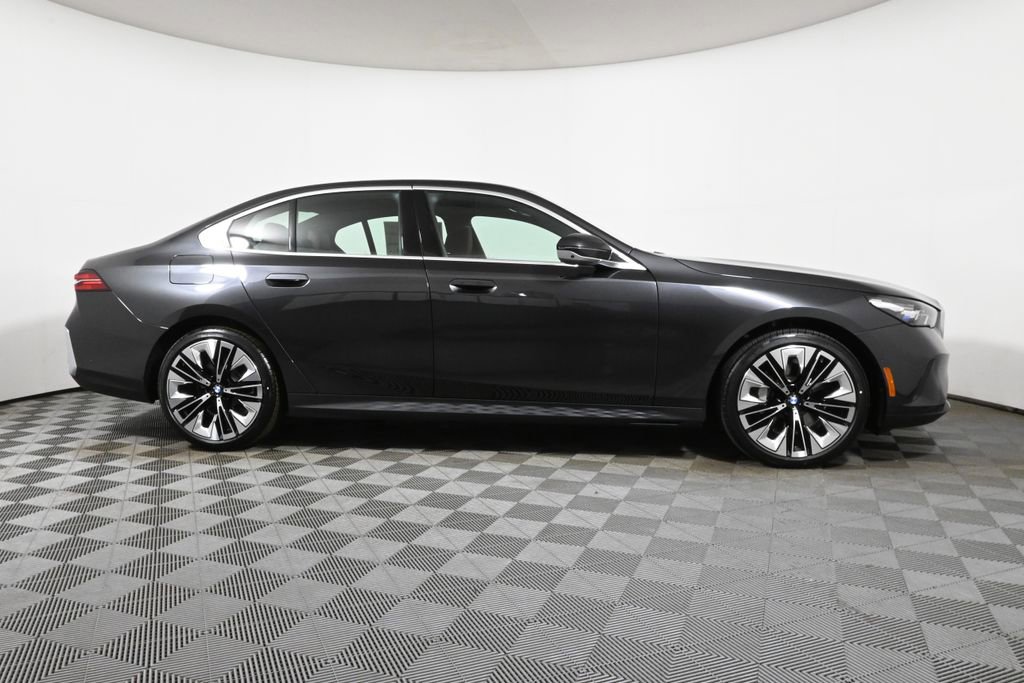 Used 2026 BMW 530i xDrive w/ Premium Package image 8