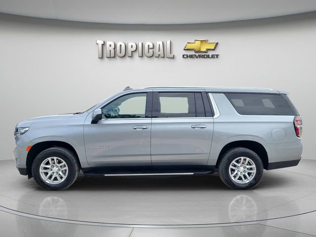 Used 2024 Chevrolet Suburban LT RWD image 2