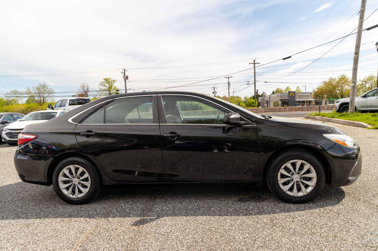 Used 2017 Toyota Camry LE FWD image 7