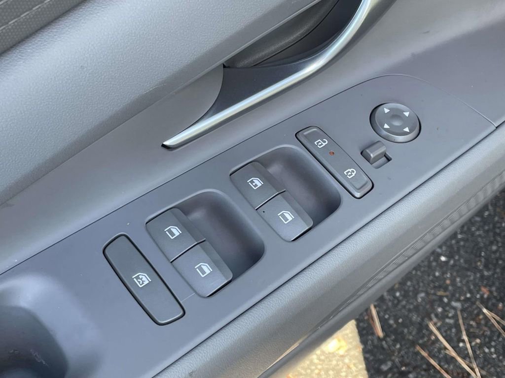 New 2025 Hyundai Elantra SE FWD image 14