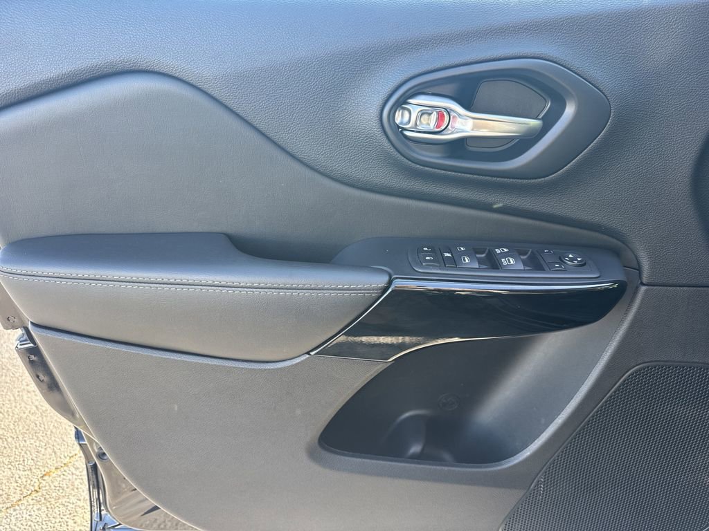 Used 2023 Jeep Cherokee Altitude Lux image 9