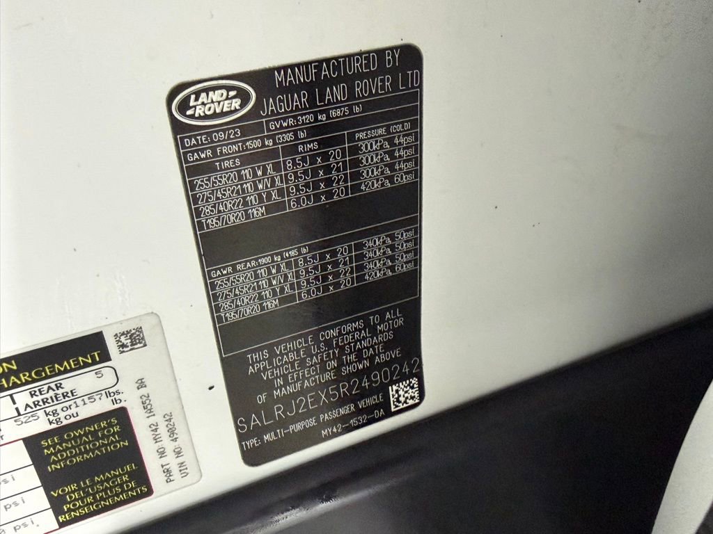 Used 2024 Land Rover Discovery S image 37