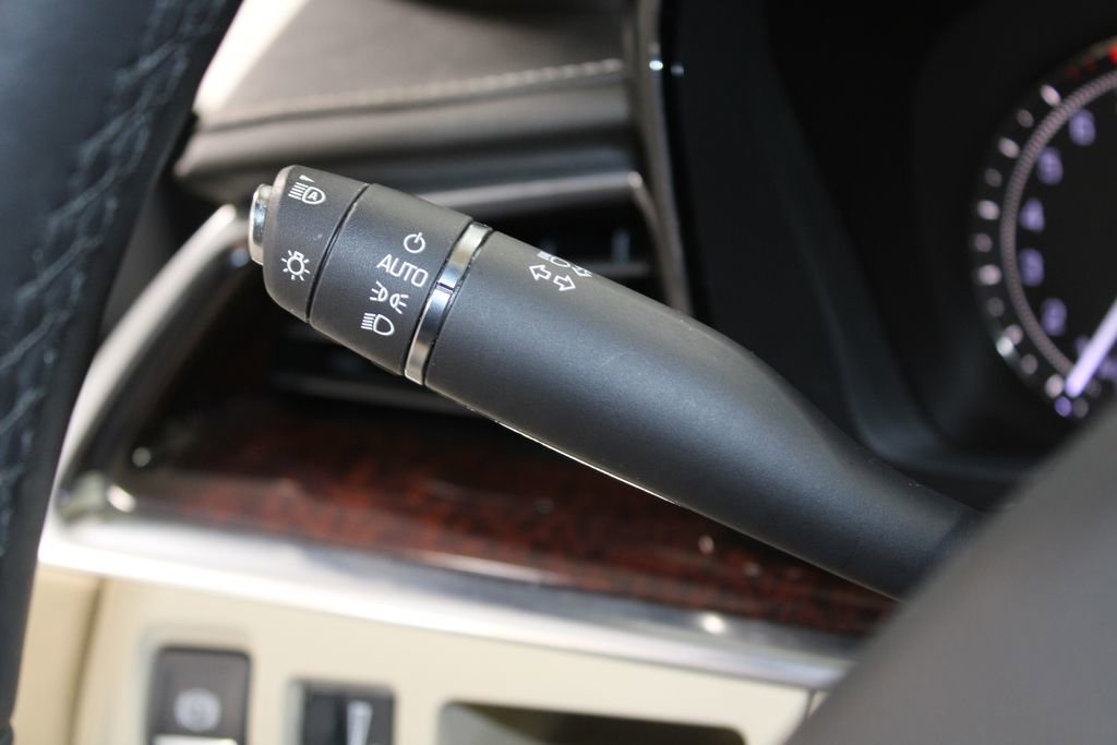 Used 2018 Cadillac XT5 Premium Luxury w/ Driver Assist Package image 38