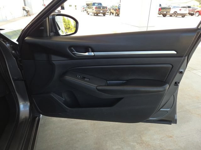 Used 2022 Nissan Altima 2.5 SV FWD image 43