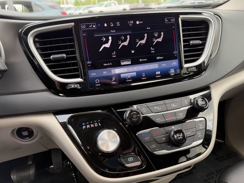 Used 2023 Chrysler Pacifica Touring-L FWD image 31