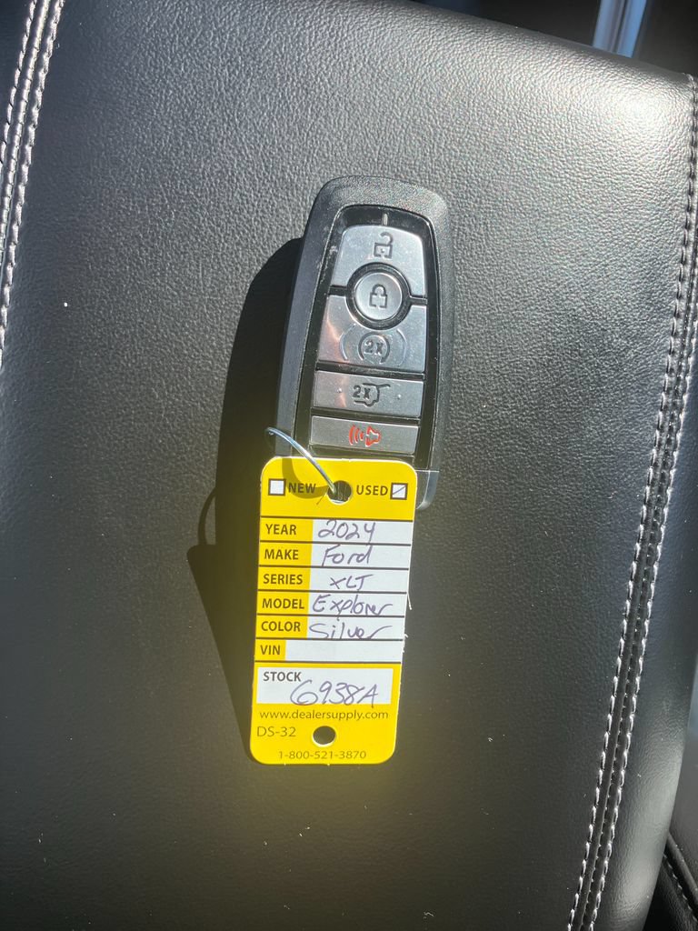 Used 2024 Ford Explorer XLT w/ Equipment Group 202A AWD/4WD image 23