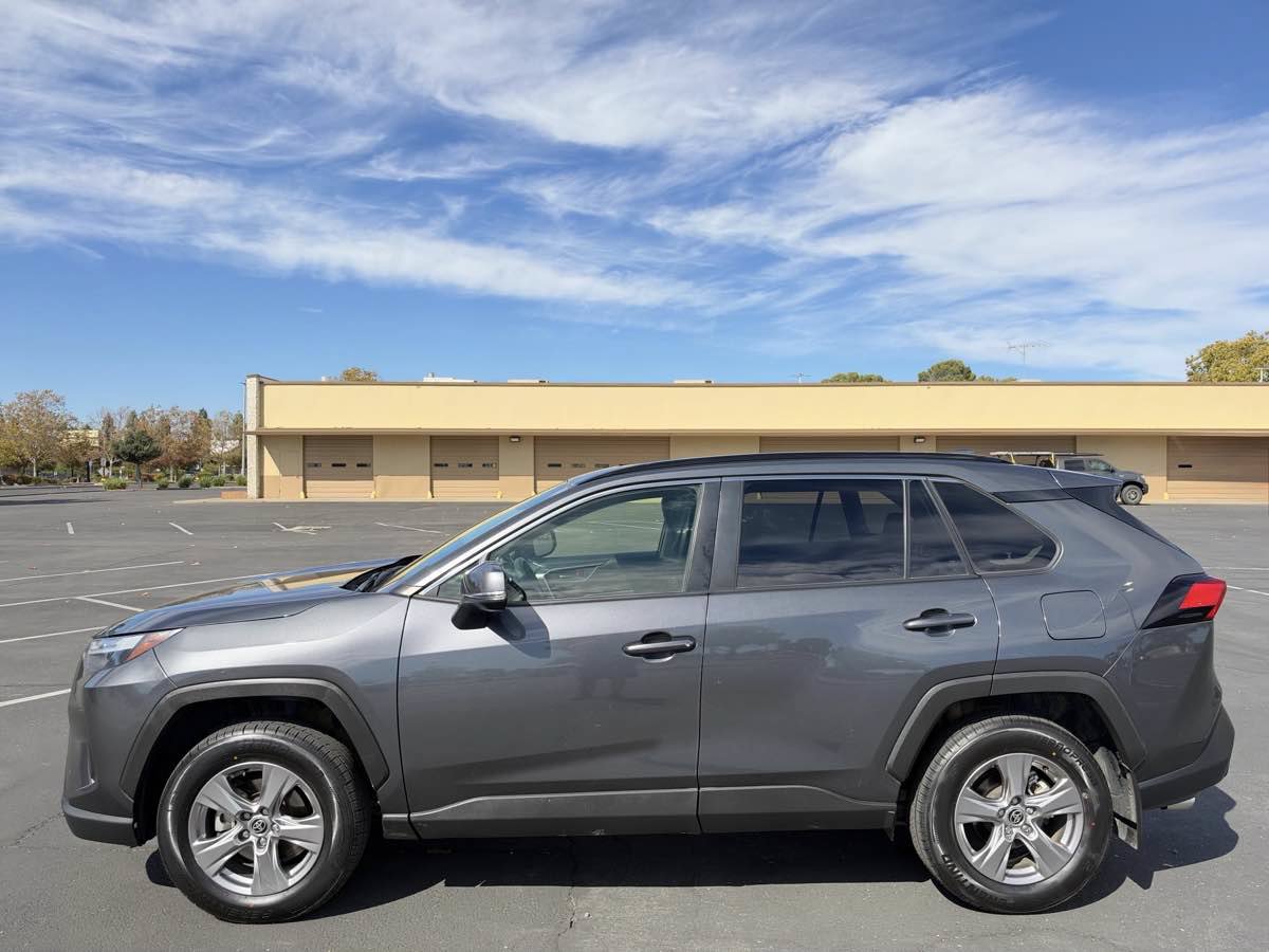 Used 2023 Toyota RAV4 XLE w/ Convenience Package AWD/4WD image 4