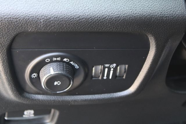Used 2023 Jeep Grand Cherokee L Limited AWD/4WD image 14