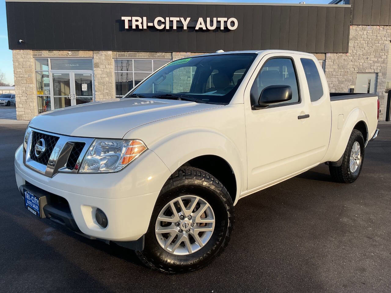 Used 2014 Nissan Frontier SV image 1