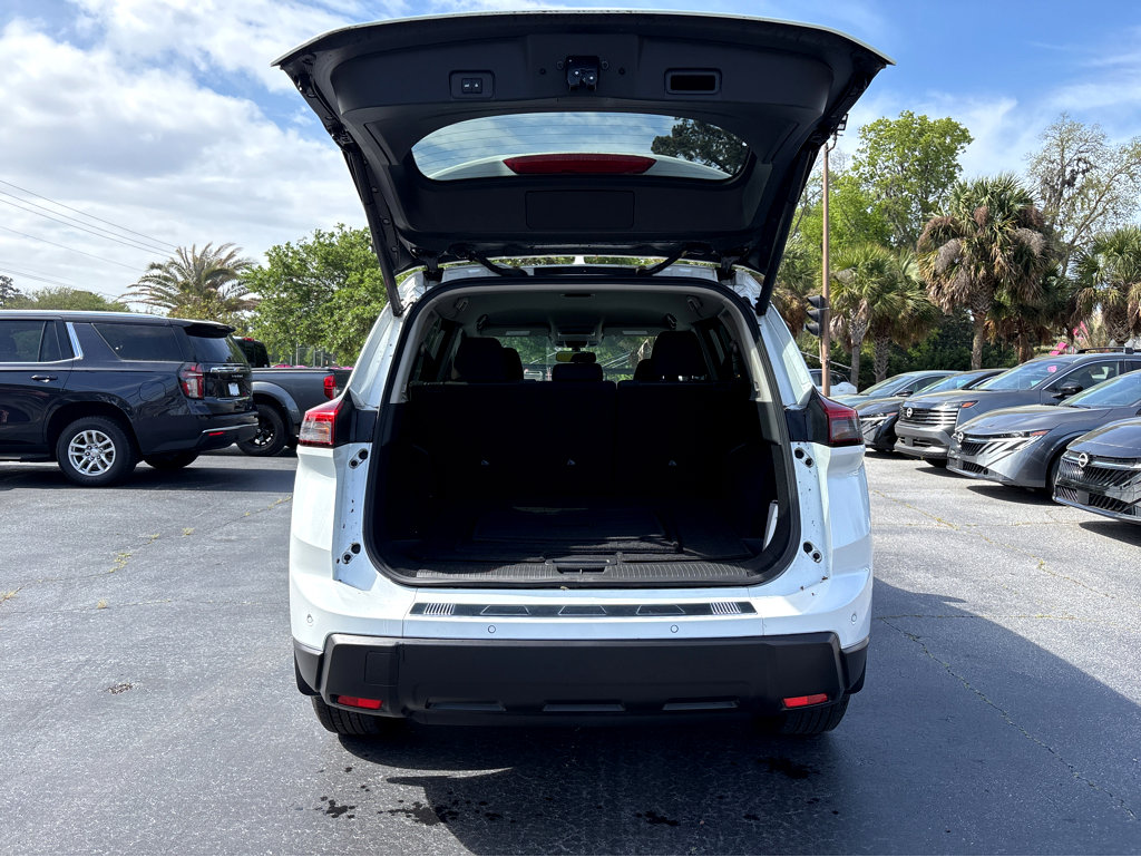 Used 2025 Nissan Rogue SV image 25