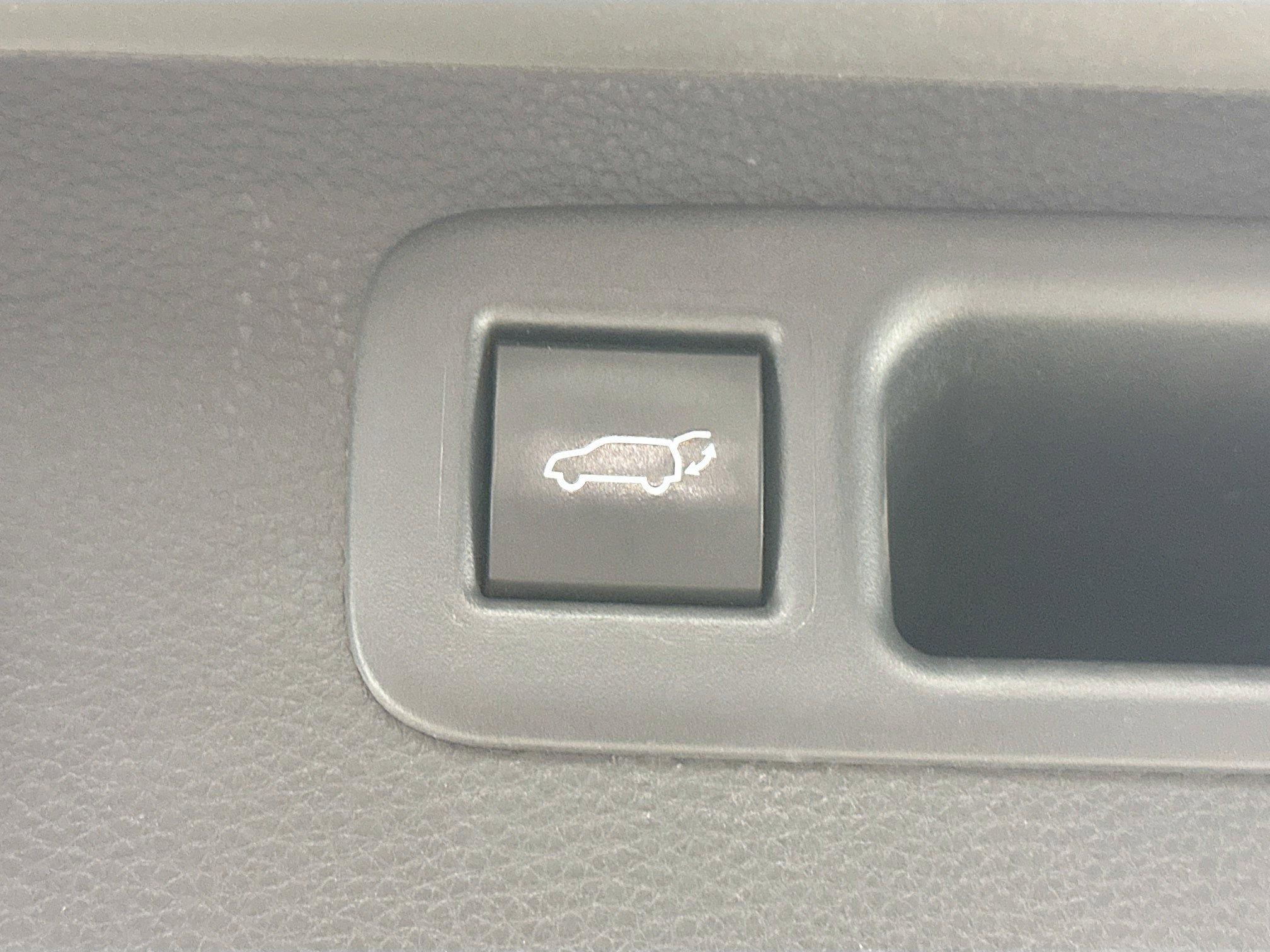 Used 2025 Toyota Highlander LE FWD image 31