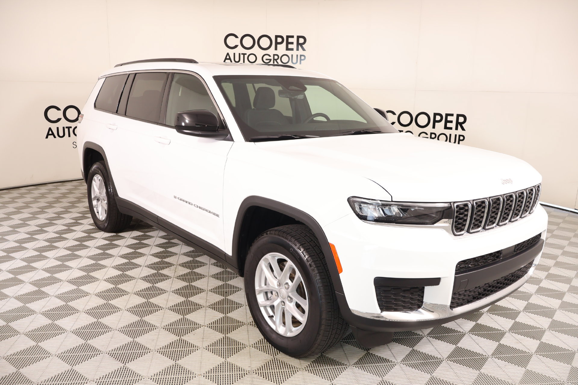 Used 2025 Jeep Grand Cherokee L Laredo