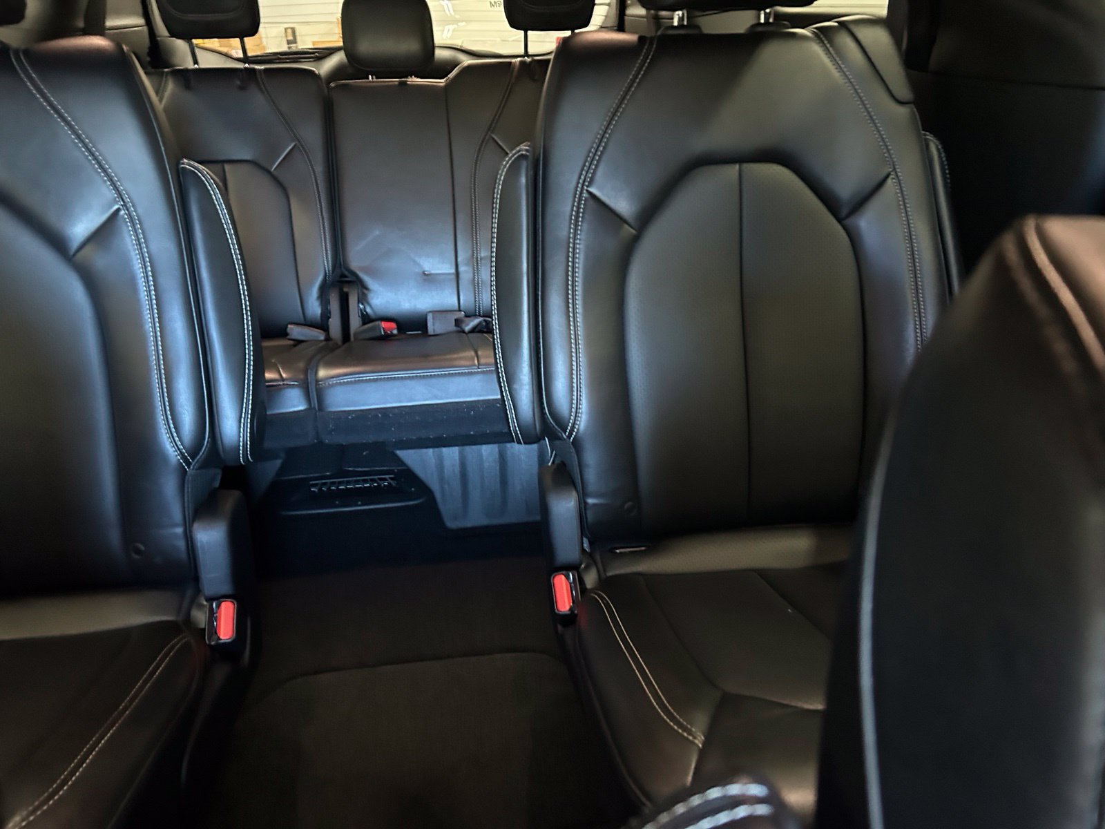 Used 2025 Chrysler Pacifica Select FWD image 23
