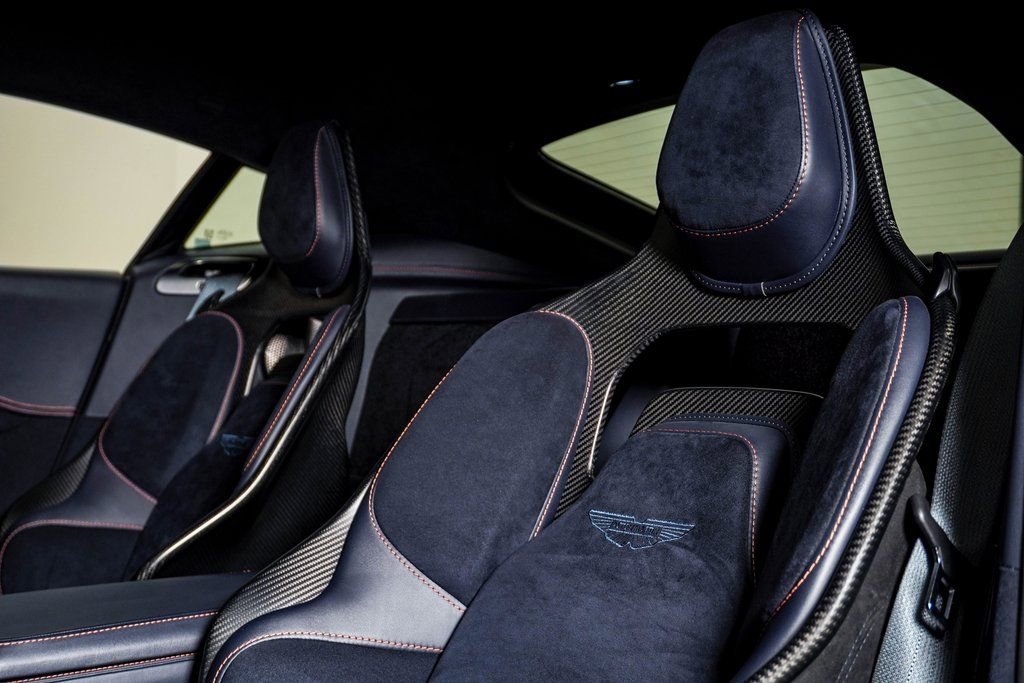 Used 2025 Aston Martin V8 Vantage Coupe image 21