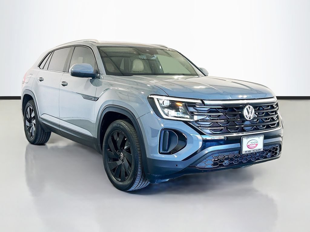 Used 2025 Volkswagen Atlas Cross Sport SE FWD image 3